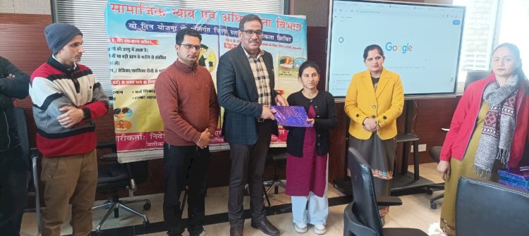 तकनीकी विश्वविद्यालय में बताया मासिक धर्म स्वच्छता का महत्व