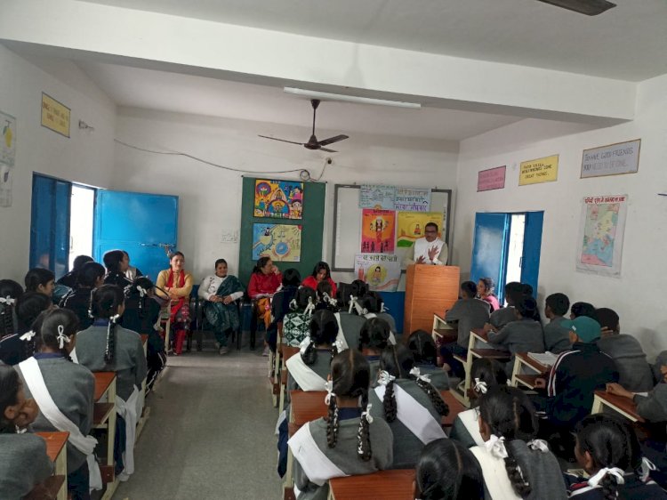 भलेठ स्कूल में किया विद्यार्थियों का मार्गदर्शन, चार्ट मेकिंग में आराध्य और नारा लेखन में सुनैना रही प्रथम