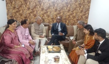 मिसाल बनी बेमिसाल.... जब लाडली के विवाह में आया शगुन रेडक्रॉस को कर दिया दान, उखली गांव के आदर्श शर्मा ने 1,01,000 रुपये सोसायटी को सौंपे...