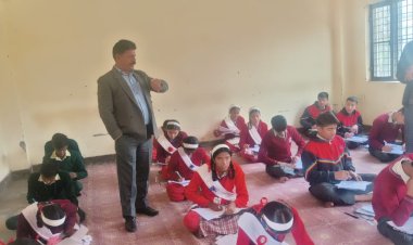 शिक्षा विभाग के उड़न दस्ते ने 2 परीक्षा केंद्रों का किया औचक निरीक्षण