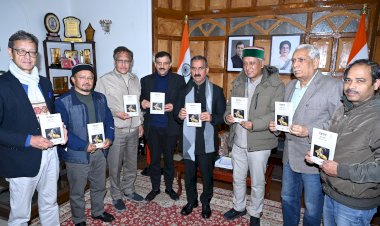 मुख्यमंत्री ने ‘रोहतांग आर-पार’ पुस्तक का विमोचन किया