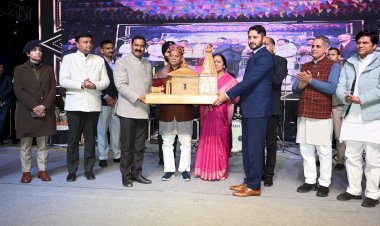 राज्यपाल ने अन्तरराष्ट्रीय महोत्सव की आखिरी सांस्कृतिक संध्या में भाग लिया