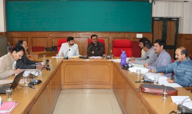 खण्ड विकास अधिकारियों के साथ विकास कार्यों को लेकर समीक्षा बैठक आयोजित