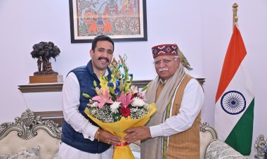 लोक निर्माण मंत्री विक्रमादित्य सिंह ने केंद्रीय मंत्री से भेंट की