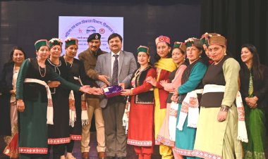 महिलाओं को आगे बढ़ने में हर संभव सहायता करें - अनुपम कश्यप