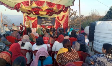 विधायक ने किया जनसमस्याओं का निवारण, विधायक आपके कार्यक्रम के तहत घर-द्वार जाकर सुलझाई समस्याएं