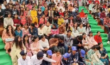 स्नातकोत्तर महाविद्यालय में वार्षिक पारितोषिक वितरण समारोह का आयोजन.. मेधावी छात्रों को सम्मानित किया