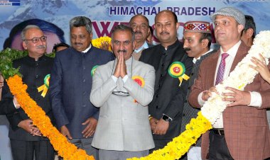 मुख्यमंत्री ने हमीरपुर कॉलेज में एमबीए, एमसीए, एमए हिस्ट्री व पॉलिटिकल साईंस शुरू करने की घोषणा की