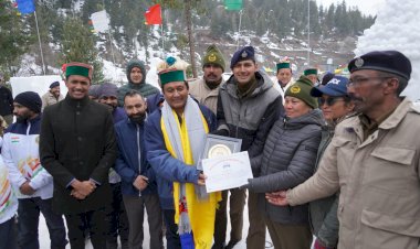 हिम मूर्तिकला पर प्रशिक्षण शिविर कला, रचनात्मकता व प्रबीणता का उत्तम उद्धारण - जगत सिंह नेगी