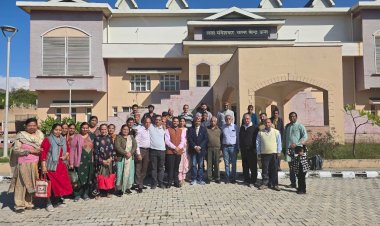 लता मंगेशकर कला केंद्र में सजी कवि गोष्ठी