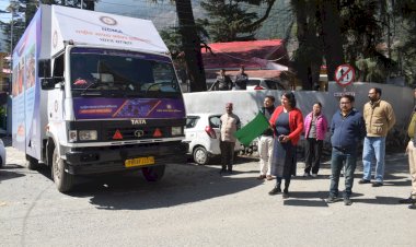 फील्ड पब्लिसिटी जागरूकता अभियान के तहत आपदा जागरूकता मोबाइल वैन को उपायुक्त ने हरी झंडी दिखाकर किया रवाना