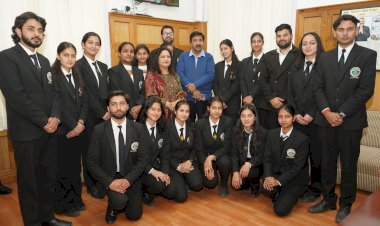 विधि अध्ययन संस्थान के विद्यार्थियों ने उप-मुख्यमंत्री से भेंट की