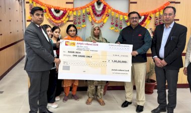 हवलदार जतिन्द्र सिंह के परिजनों को बीमा राशि का एक करोड़ रुपए का चैक प्रदान