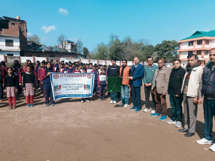 उपासना और छवि राम ने पहला स्थान हासिल किया मुंडखर स्कूल में मिनी मैराथन से दिया बेटी बचाओ, बेटी पढ़ाओ का संदेश