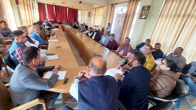 एसडीएम ने मैड़ी मेले में सुरक्षा और व्यवस्था प्रबंधों को लेकर की समीक्षा बैठक