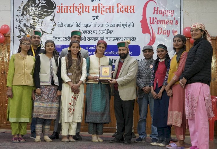 विकास के हर क्षेत्र में महिलाएं निभा रही महत्वपूर्ण योगदान - उपायुक्त किन्नौर