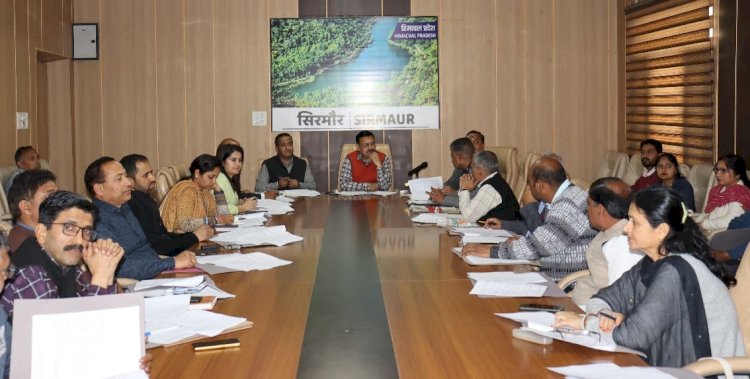 आंगनवाड़ी केन्द्रों में पहुंचने वाले राशन का नियमित सैंपल लिया जाये -एल.आर.वर्मा