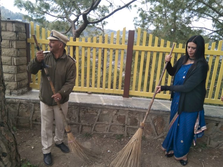 अनोडल में स्वच्छता अभियान कार्यक्रम में  अतिरिक्त जिला दंडाधिकारी ज्योति राणा ने की बतौर मुख्यातिथि शिरकत