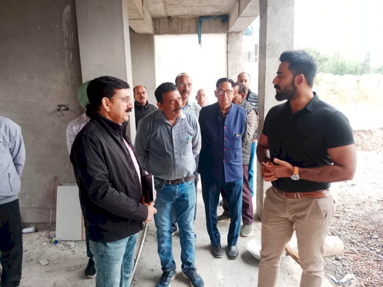 उपायुक्त ने वृद्धाश्रम चड़तगढ़ और मलाहत में निर्माणाधीन लाईब्रेरी का किया निरीक्षण