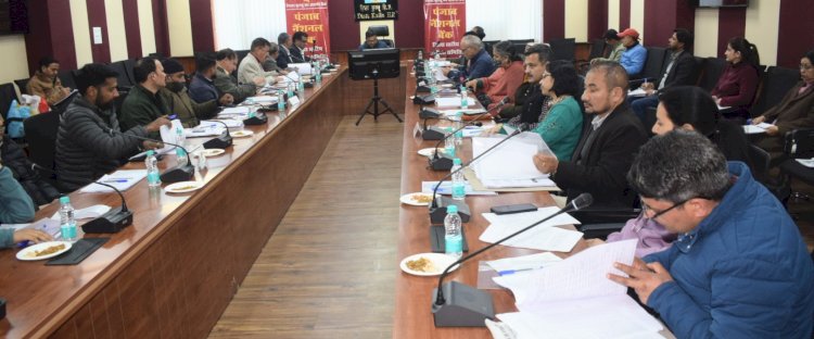 जिला स्तरीय सलाहकार एवं समीक्षा समिति की बैठक