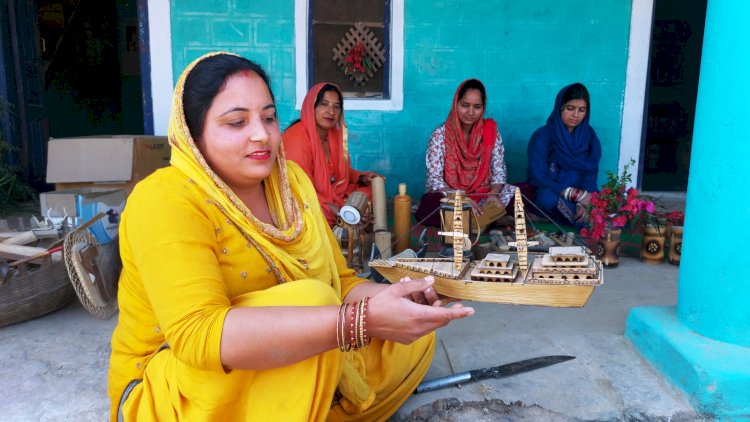 अजय ने बांस के सुंदर सामान से पाई जीवन में सफलता की सजावट