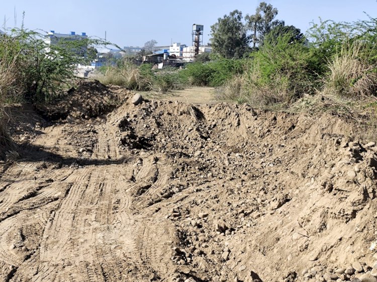 ख़ास खबर :  कालाअम्ब में खनन माफिया के होंसले बुलन्द, रात के अंधेरे में  10 बीघा प्राइवेट लैंड पर चला दिया जेसीबी..