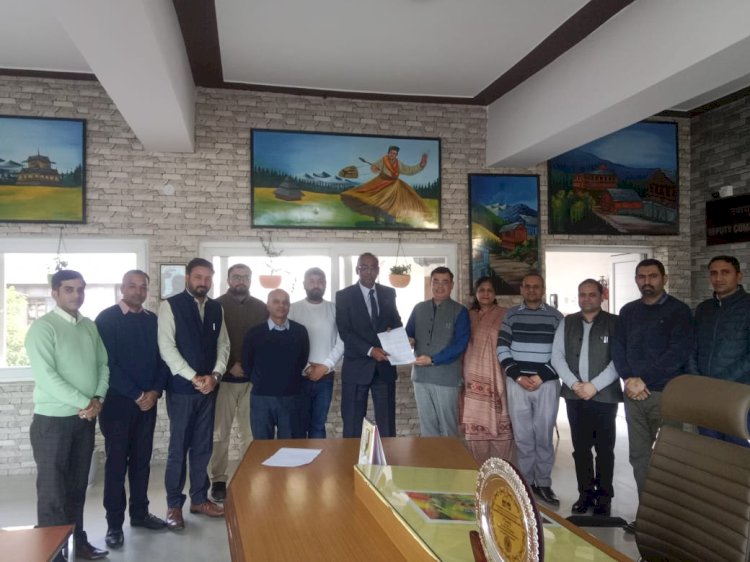 रैडक्रॉस सोसाइटी के आजीवन सदस्य बने आईएचएम के 12 अधिकारी-कर्मचारी