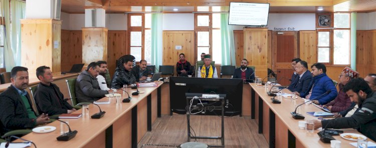 राज्य निर्वाचन आयुक्त ने पंचायती राज संस्थाओं के चुनावों के संदर्भ में ली बैठक