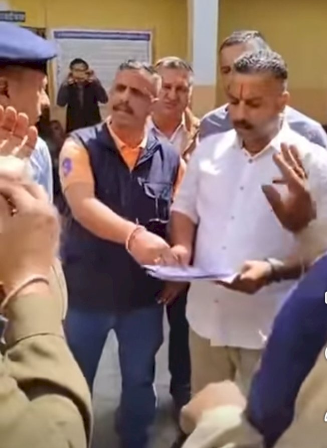राजगढ में स्वर्ण समाज  की कन्या के अनुसूचित जाति में विवाह के मामले ने तूल पकड़ा, लड़की के पिता पुलिस स्टेशन में हुए बेहोश..