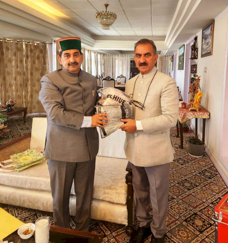 उप-मुख्य सचेतक ने मुख्यमंत्री को प्राकृतिक खेती के उत्पाद भेंट किए