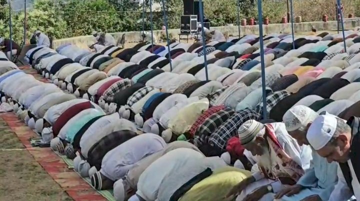 नाहन में मुस्लिम समुदाय ने ईद की नमाज अता की, विधायक अजय सोंलकी ने पहुंचे शुभकामनाएं दी