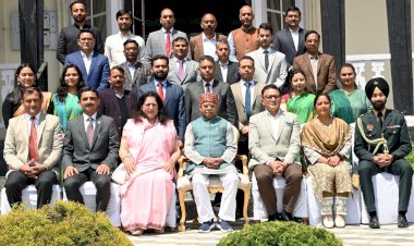 एचएएस अधिकारियों एवं परिवीक्षाधीन अधिकारियों ने राज्यपाल से की भेंट