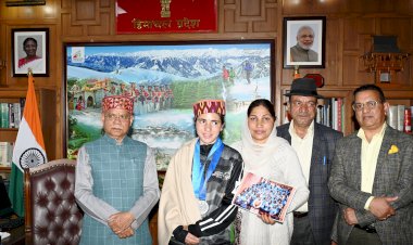 राज्यपाल ने विशेष ओलंपिक रजत पदक विजेता हर्षिता ठाकुर को सम्मानित किया