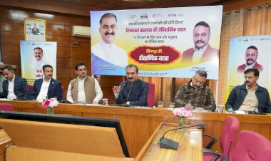 मुख्यमंत्री ने 70 शिक्षकों को सिंगापुर शैक्षणिक यात्रा पर रवाना किया