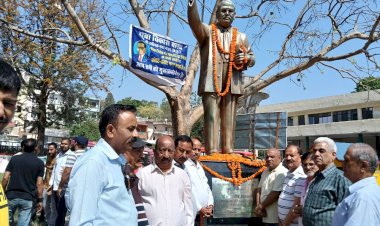 \कोली समाज नाहन ने अम्बेडकर जयंती पर पुष्पांजलि अर्पित की