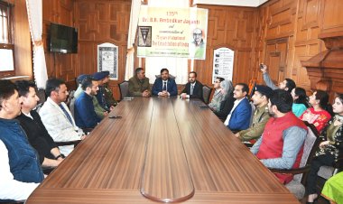 डीसी-एसपी ने डॉ. भीमराव अंबेडकर की जयंती पर पुष्पांजलि की अर्पित