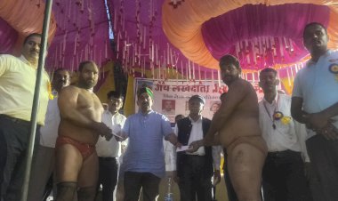 छिंज मेले के विजेताओं को उपमुख्य सचेतक ने नवाजा