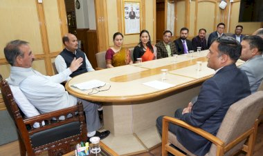 मुख्यमंत्री ने अधिकारियों से ईमानदारी और पारदर्शिता के साथ कार्य करने का आह्वान किया