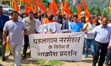 जम्मू-कश्मीर के पहलगाम में हुए नरसंहार के विरोध में आक्रोश प्रदर्शन में शामिल हुए संजय टंडन