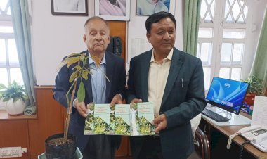 बागवानी मंत्री ने दीपक सिंघा की पुस्तक का विमोचन किया