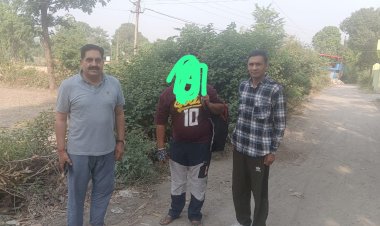 पिट्ठू बैग से पकड़ी 15 लीटर अवैध शराब, आरोपी धरा.पकड़ी 15 लीटर अवैध शराब, आरोपी धरा.