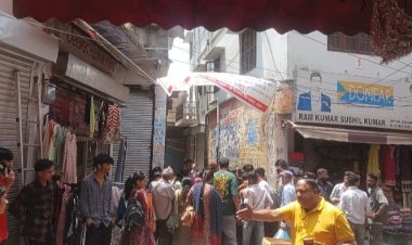 अक्षय तृतीया के अवसर पर जैन समाज  ने  गन्ने का रस पिलाया..