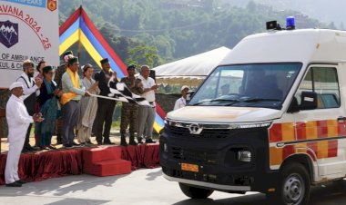 राजस्व मंत्री ने किन्नौर जिला के सीमावर्ती गांव छितकुल व कुन्नू-चारंग के लिए दो रोगी वाहनों को हरी झंडी दिखाकर रवाना किया