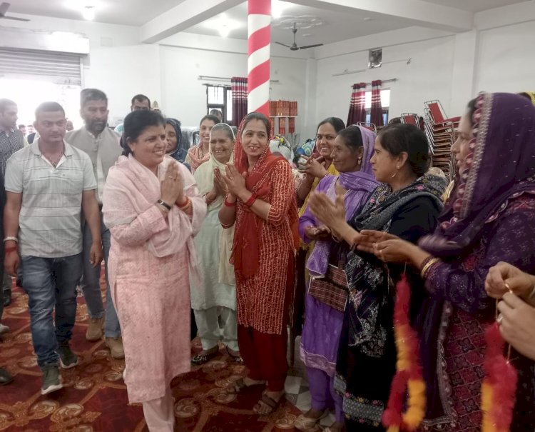 जनसमस्याओं के समाधान के लिए म्योल व दरकाटा पहुंची कमलेश ठाकुर बोली... लोगों की समस्याओं दूर कर गांवों का विकास उनकी प्राथमिकता