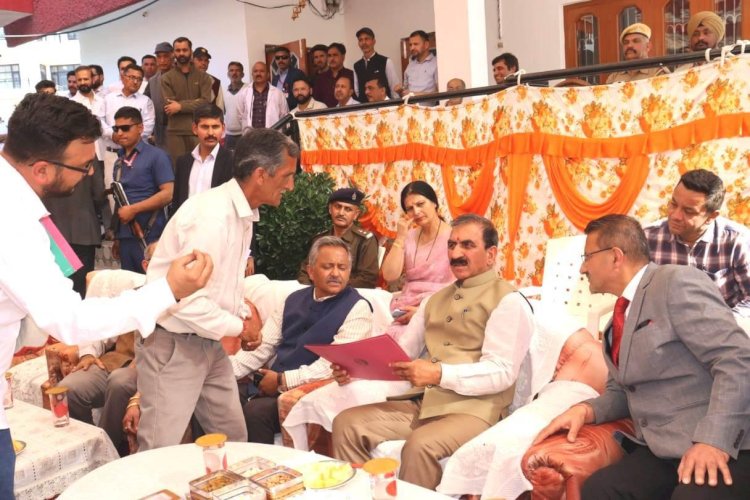 मुख्यमंत्री ने जिला सिरमौर के गांव दाड़ो देवरिया में सुनी जनसमस्याएं