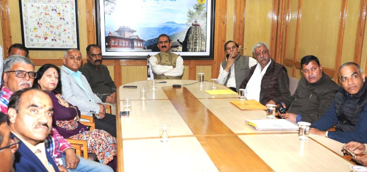 मुख्यमंत्री ने शिमला के सब्जी मंडी क्षेत्र में भव्य नए परिसर की निर्माण योजना की समीक्षा की