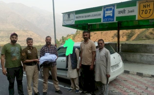 रैन शेल्टर में धर लिया चरस तस्कर,2 किलो चरस समेत 39,700 हजार की करंसी पकड़ी..