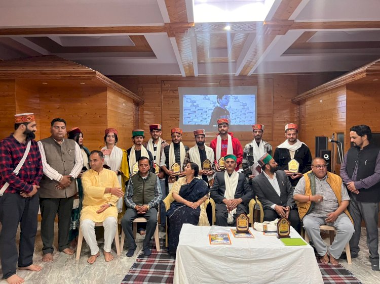 सिरमौर की पहली पहाड़ी फिल्म के कलाकारों को सम्मानित किया