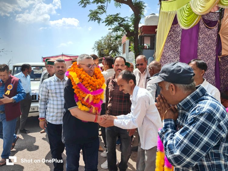 धारटी धार क्षेत्र में जल संकट की समस्या के समाधान हेतु 35 हैंडपंप लगाए जा चुके है  : अजय सोलंकी