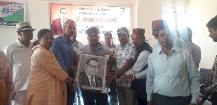 शाहपुर में केवल पठानिया ने किए डॉ. आम्बेडकर को श्रद्धासुमन अर्पित